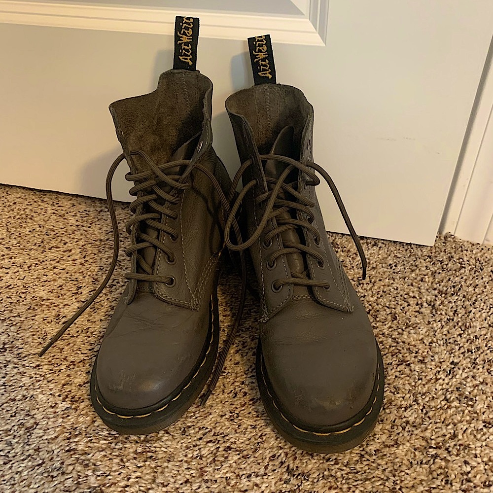 Dr. Marten Airwalk boots